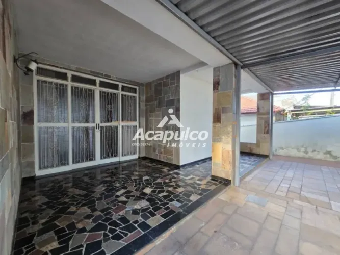 Casa para alugar com 03 quartos no Centro em Americana/SP
