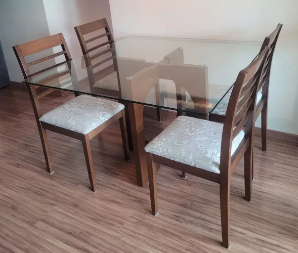 Mesa de jantar de vidro