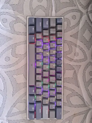 TECLADO MECÂNICO REDRAGON FIZZ RGB 60% (siga a descrição)
