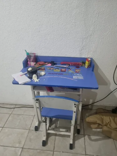 Mesinha e cadeira de estudo