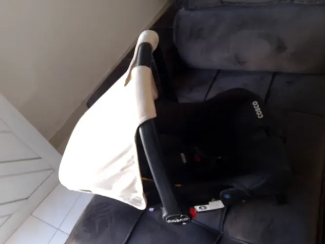 Carrinho de bebê e bebê conforto