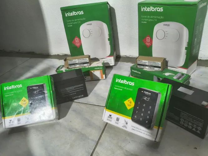 Dois kits fechadura controle de acesso Intelbras valor 800 reais