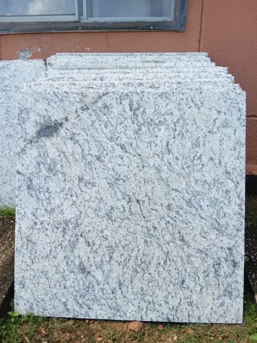 Vendo granito 90x90. R$ 250,00 cada peça.