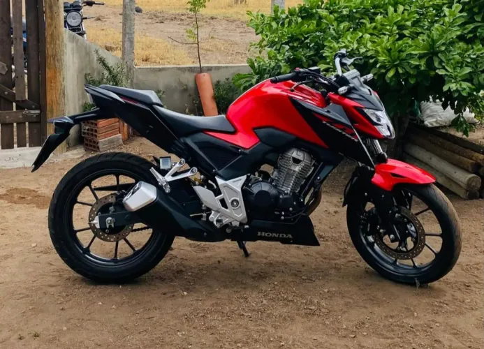 Honda CB 300F Twister CBS Vermelha 2024 - Único Dono (Excelente Estado)