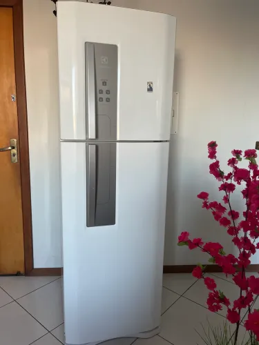 Geladeira Electrolux semi nova