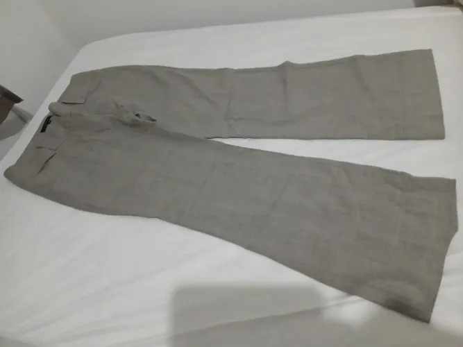 Calça  de linho xadrez.  Veste 36