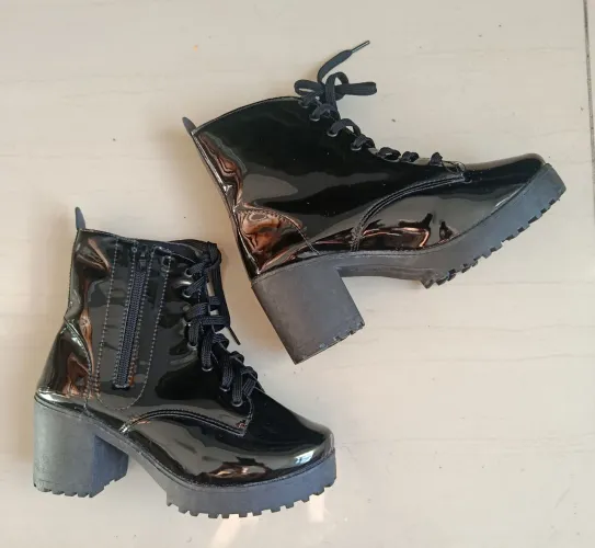 Bota coturno Tam 39 (calça 38) Semi nova