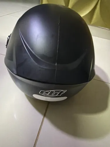 Vende-se 2 capacete da marca EBF TAM 58, fosco e brilhante