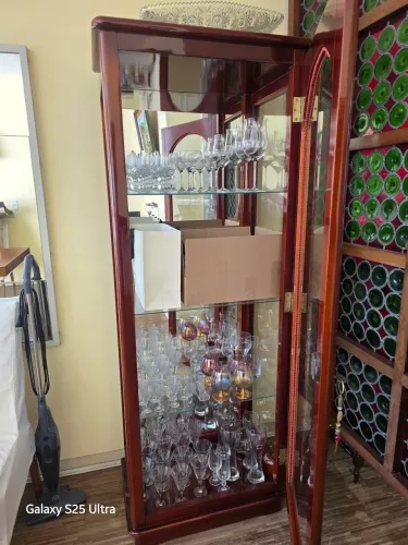 Móvel Cristaleira Vertical Em Mogno Para Sala De Jantar