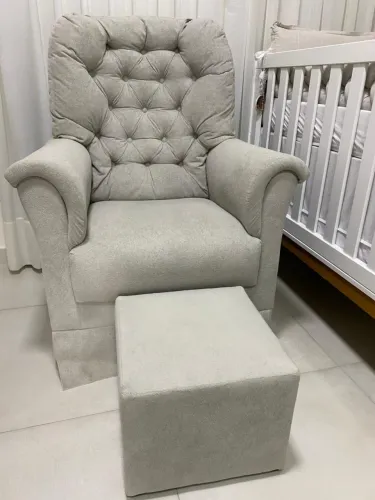 Poltrona de amamentação com balanço