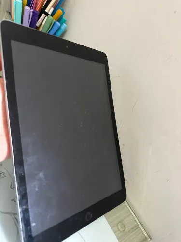 iPad 5 geração + Teclado + Mouse (Leia)