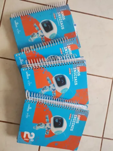 Livros Anos Iniciais / Amplia / 2° ano/ 4 volumes