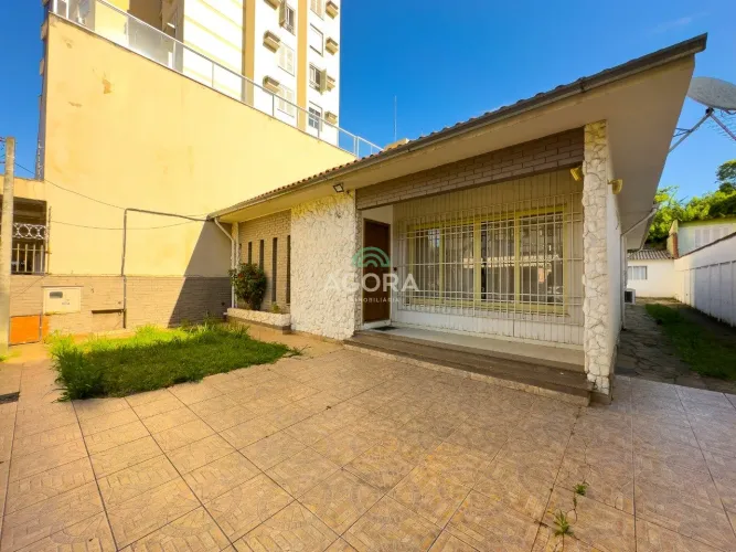 Casa Comercial com 4 (quatro) Dormitórios.