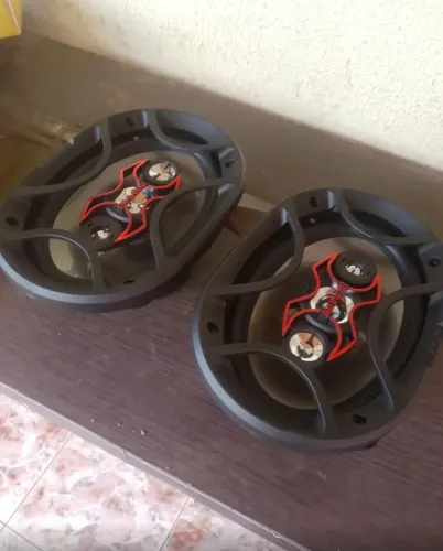 Vendo 69 triaxial 70w cada  novo sem uso por 280