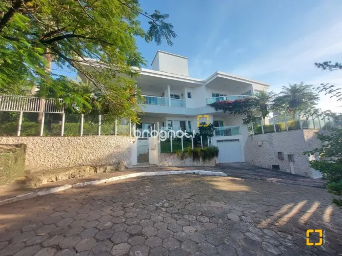 Casa em Canasvieiras no Beco dos Milionários.