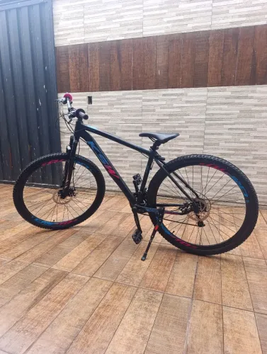 Bicicleta KSW NOVA 1MES DE USO/ aro 29 / 24 marchas / freio a disco e suspensão