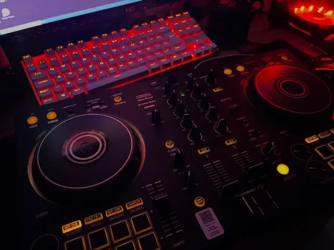 Mesa Controladora DDJ-FLX4