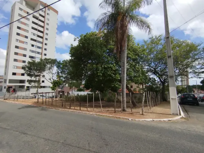 Terreno de 930 m² à Venda em Ponta Negra Excelente Localização