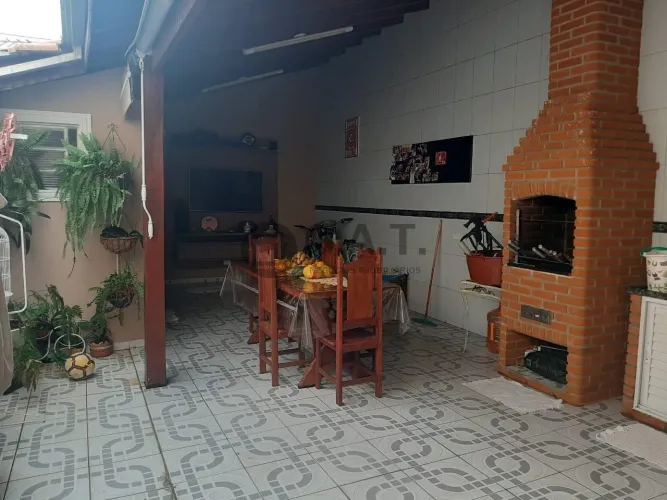 Casa de 3 quartos com 2 suíte, 4 banheiros e 2 vagas de garagem no Jardim Morumbi, Sorocab
