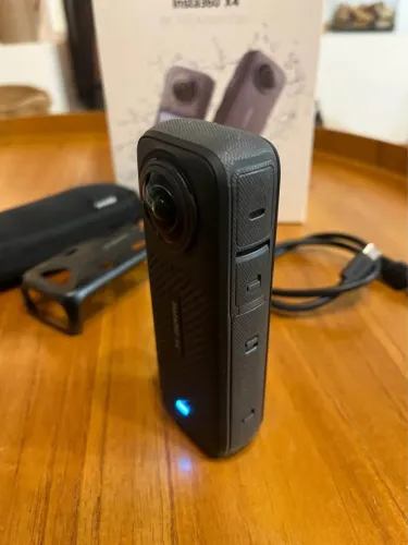Insta360 X4 360graus zerada + cartão micro sd128gb sandisk original - acompanha tudo origi
