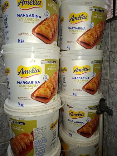 Balde vazio de margarina 