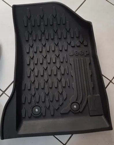 Vendo jogo de tapete com bordas elevadas Jeep Compass - Original