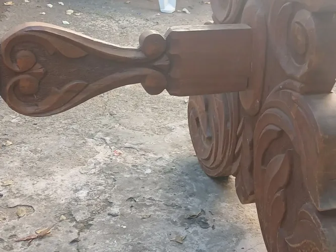 Pé de me Mesa Antigo