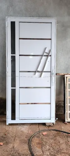 Porta praticamente nova - excelente estado