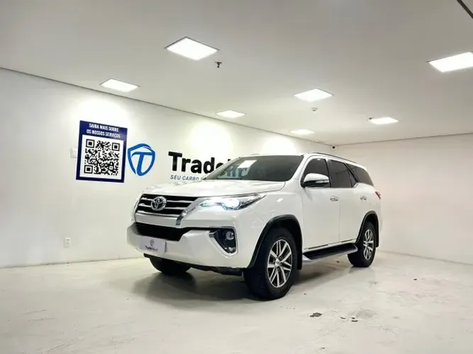 Toyota Hilux SW4 SRX 4X4 2.8 TDI 16V Dies. Aut. 2017