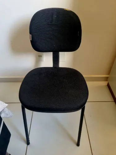 Cadeira preta de escritório 