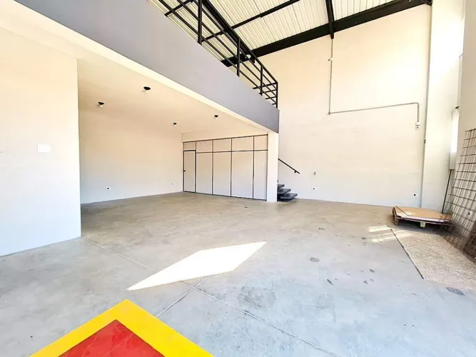 Barracão / Galpão à venda no Jardim Cidade Universitária I Limeira/SP com 247 m².