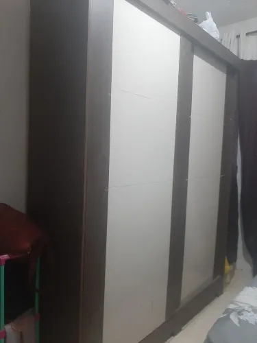 Guarda roupa em perfeita condições motivo mudança pois comprei um maior preço negociável!!
