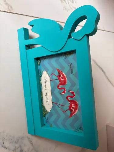 Porta retrato ciano com formato de flamingo