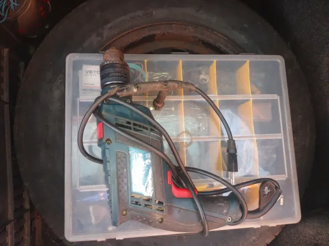 Vendo furadeira e Esmerilhadeira Bosch