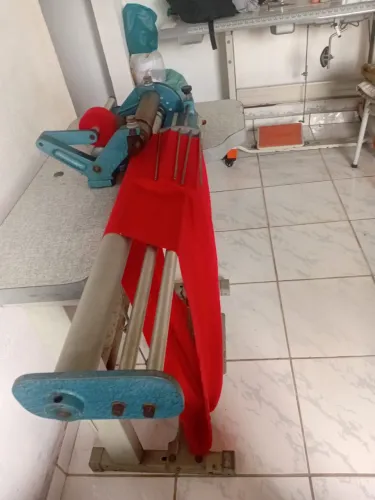 Venda semi nova Maquina de frizo!