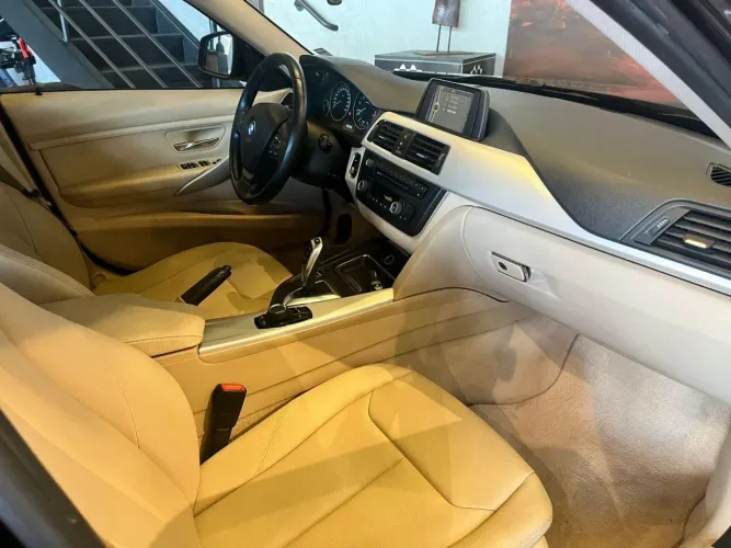 Jogo tapetes em carpete BMW 320i F30 