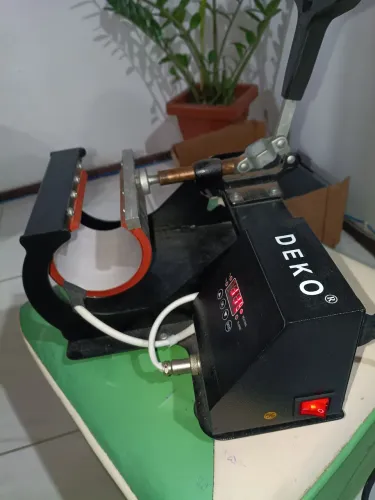 Prensa térmica de canecas 
