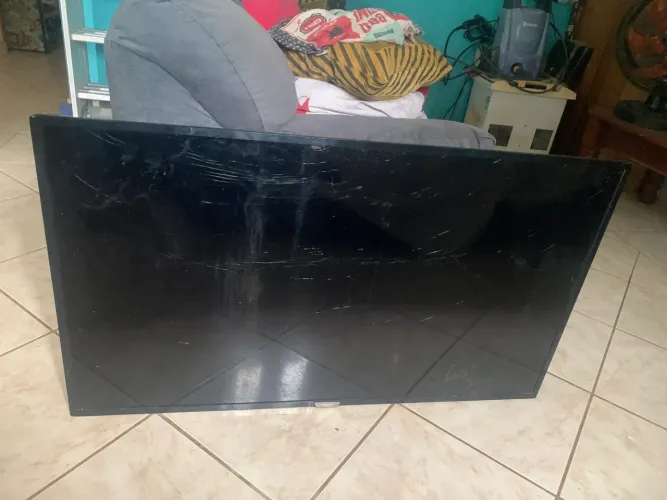 Tv 59 polegadas Philips ( tirar peça )