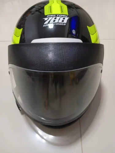 capacete para moto em ótimo estado
