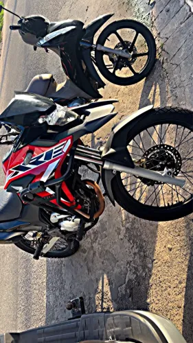 Troco Xre 300 e Biz 125 em carro
