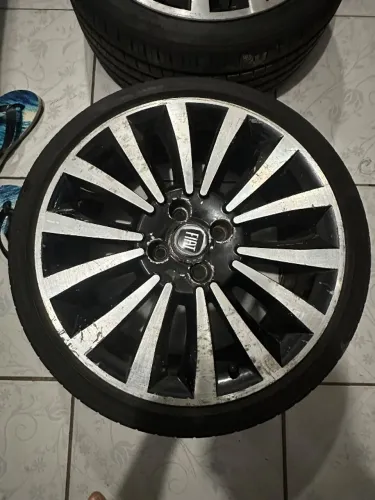Rodao aro 17 com 4 pneu zero  tala 4/100