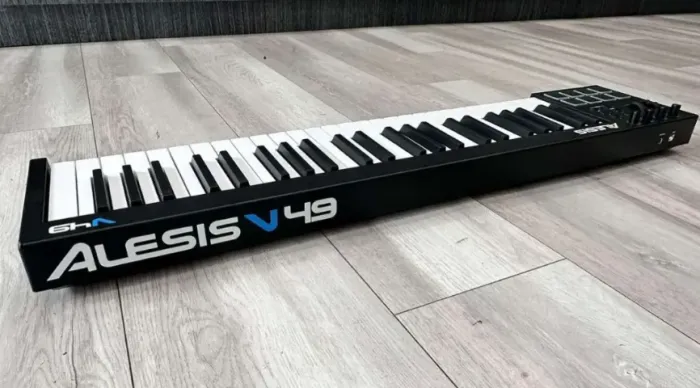 Teclado MIDI Alesis V49 