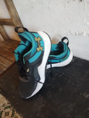 Tênis corrida e basquete under armour dagger