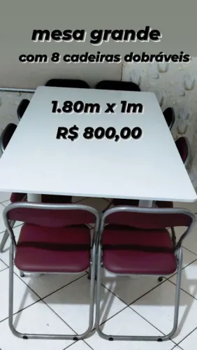 MESA GRANDE COM 8 CADEIRAS DOBRÁVEIS ACENTO E ENCOSTO EM CORINO..