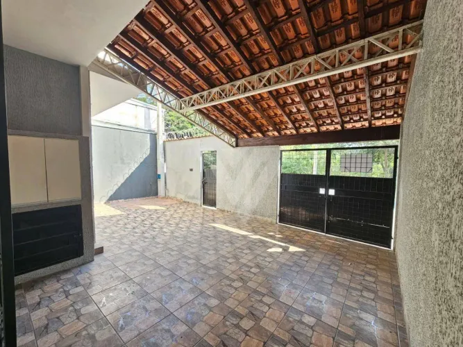 Casa com 2 dormitórios, uma suite à venda, 83 m² por R$ 330.000 - Jardim Santa Catarina - 