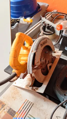 Serra circular Dewalt 127 volts