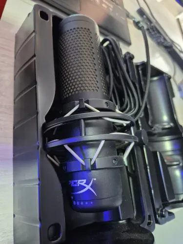 Microfone Gamer HyperX QuadCast S (modelo HMIQ1S-XX-RG/G) 