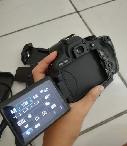 Câmera Cânon T3i usada