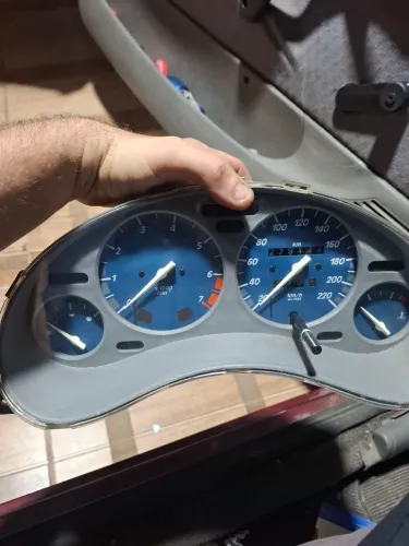 Painel corsa com conta giro