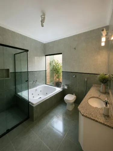Sobrado para venda tem 293 metros quadrados com 3 quartos em Santana - Ribeirão Pires - SP